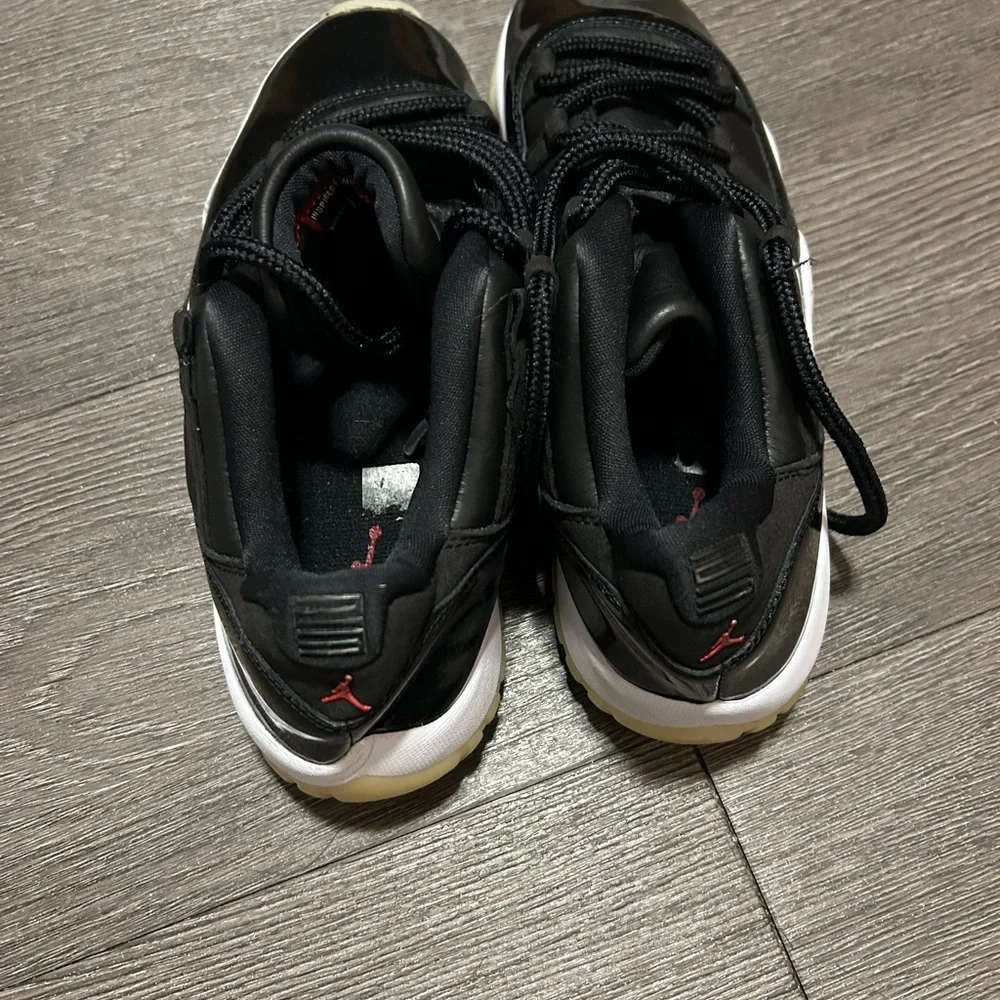 Jordan 11 Retro Low 72-10 (Damaged) - Picture 2 of 5